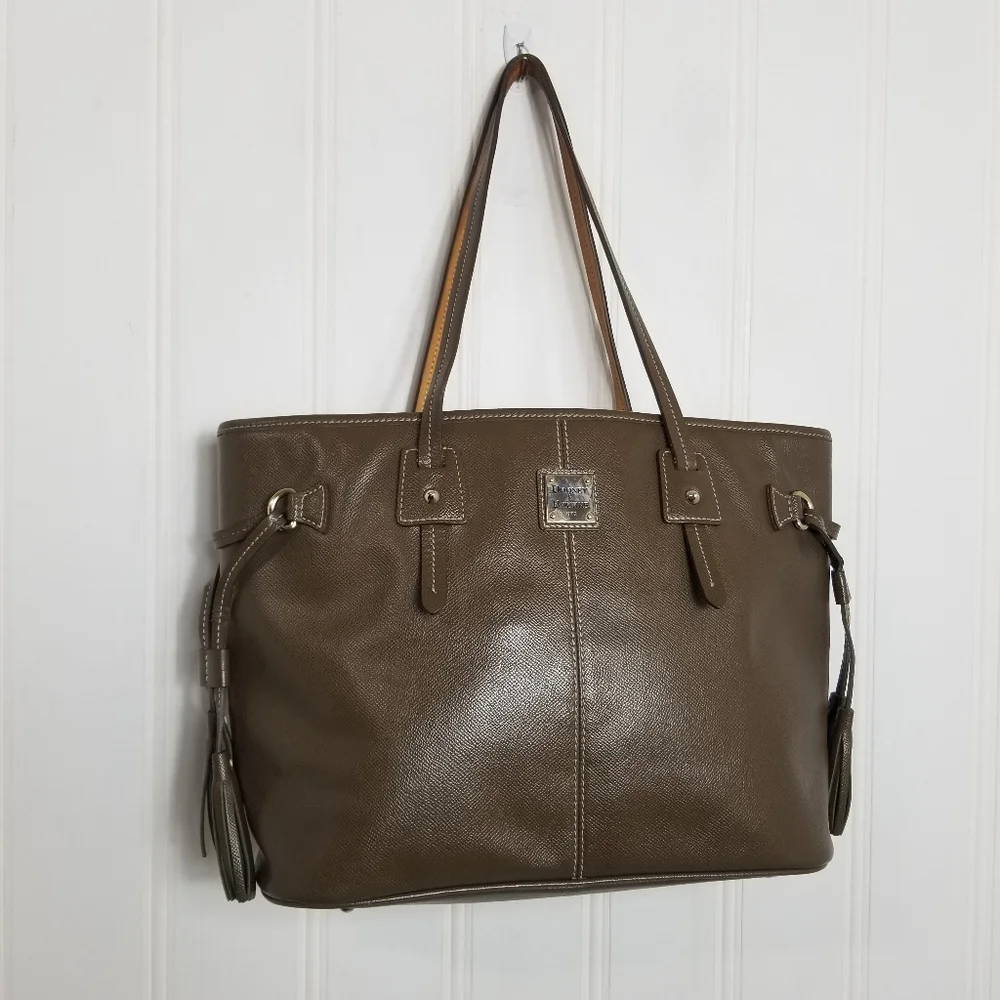 Dooney & Bourke Tote OS Davis Pebble Grain Leather Tassel Shopper Purse Brown Lg